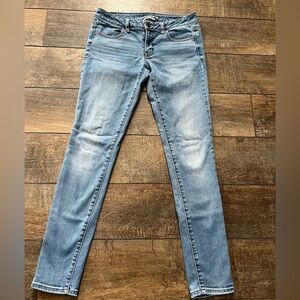 American Eagle Low Rise Jeans
Size 6
Skinny